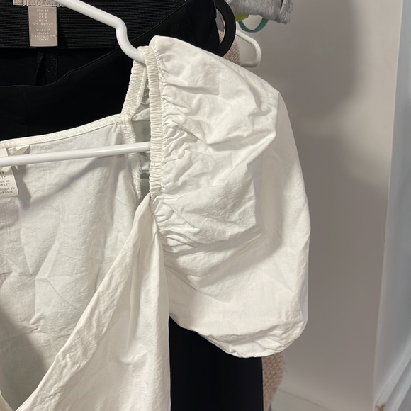 H&M puff sleeve wrap top (low cut) - Picture 2 of 3
